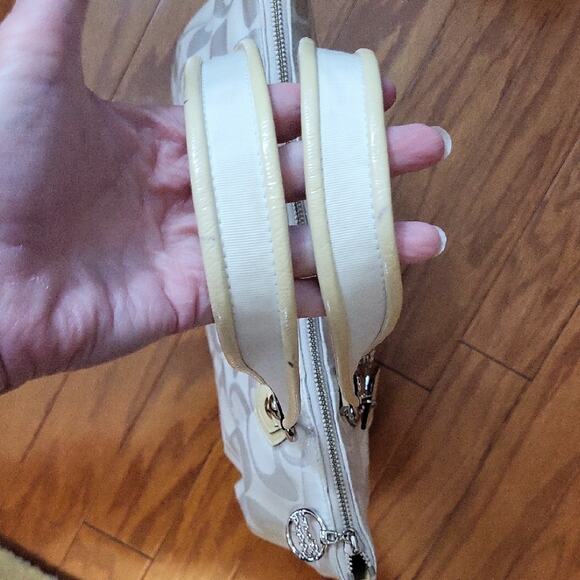 Coach Cream Shoulder Bag with Monogram and Gold Hardware D1120-16289 - Picture 5 of 15